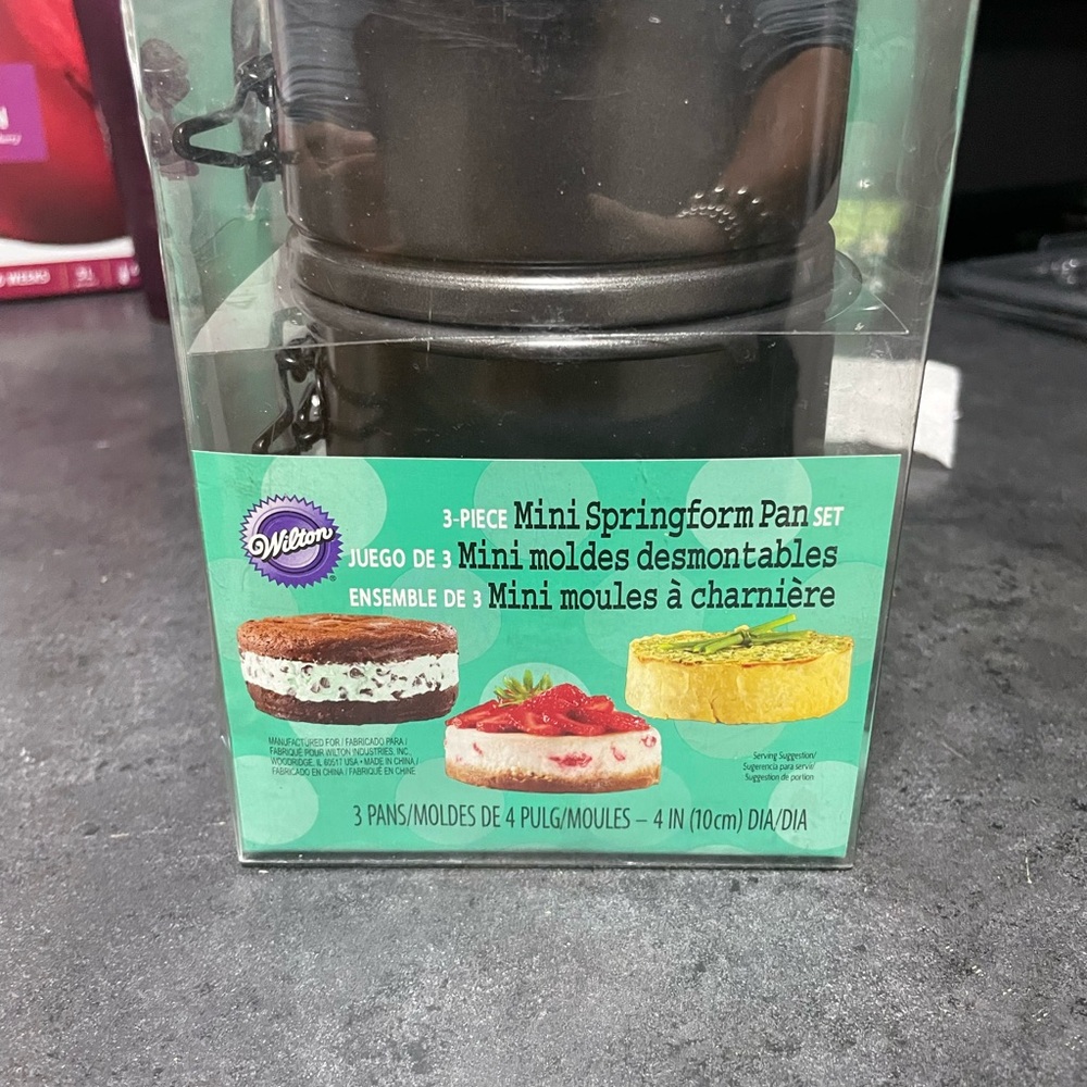 Wilton 3-Piece Mini Springform Pan Set - Black